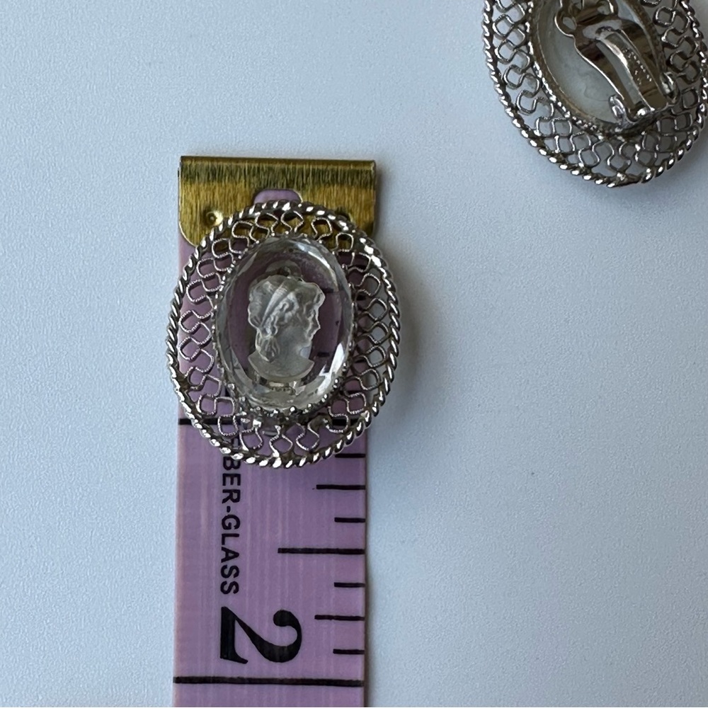 VTG Whiting & Davis Silver Filigree/Lucite Intaglio Etched Cameo Clip Earrings - Picture 6 of 6
